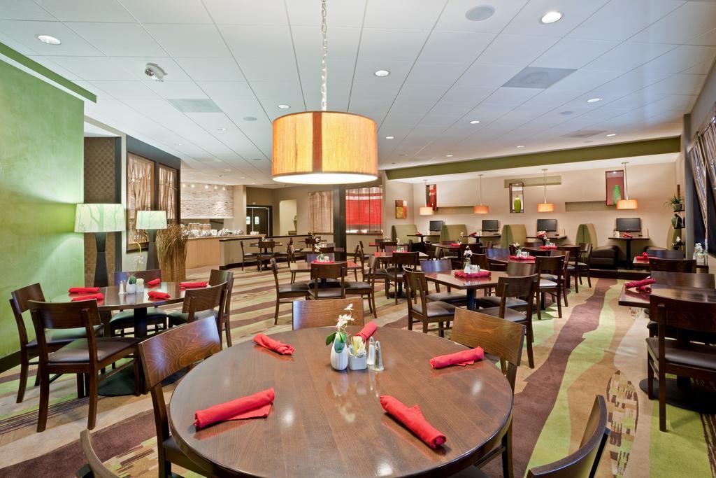 Holiday Inn Olathe Medical Center 餐厅 照片
